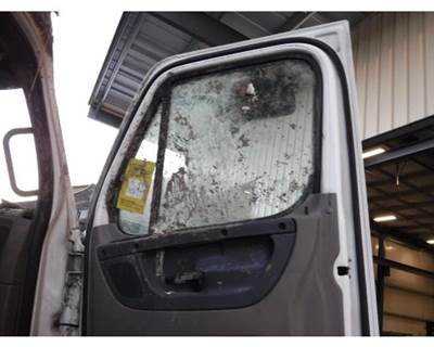 Freightliner Cascadia Right Front Door Glass for a Freightliner CASCADIA 125