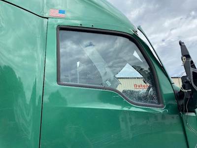 Kenworth T680 Right Front Door Glass