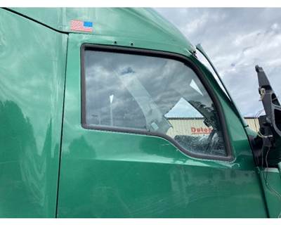 Kenworth T680 Right Front Door Glass