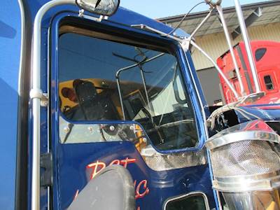 Kenworth W900 Right Front Door Glass