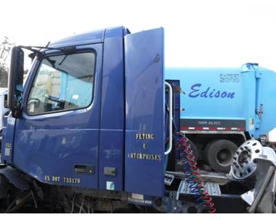 Volvo VNL Left Front Door Glass