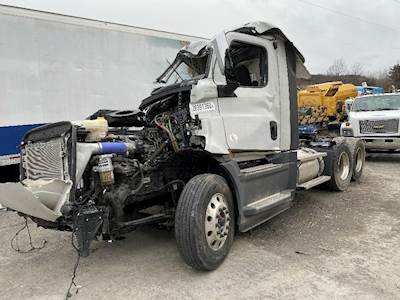 Freightliner Cascadia Left Door Window Regulator for a Freightliner CASCADIA 113