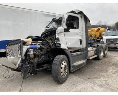 Freightliner Cascadia Left Door Window Regulator for a Freightliner CASCADIA 113