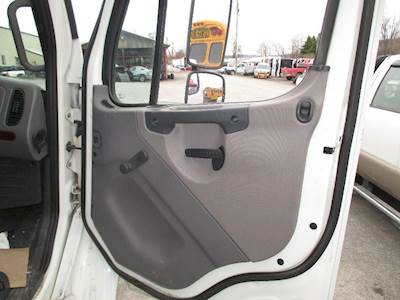 Freightliner M2 106 Right Door Window Regulator