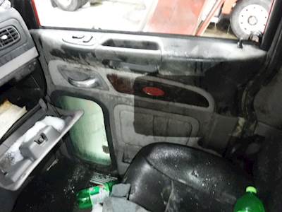 Peterbilt 389 Right Door Window Regulator