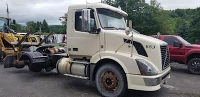 Volvo VNL Right Door Window Regulator