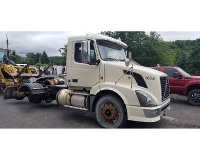 Volvo VNL Right Door Window Regulator