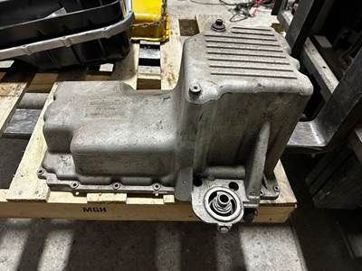 International MaxxForce 7 Engine Oil Pan for a International 4300