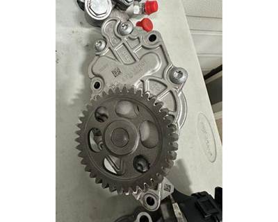 Detroit DD8 Engine Oil Pump for a Freightliner M2 106