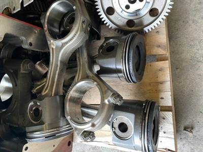 Cummins 320 Engine Rod for a Peterbilt 320