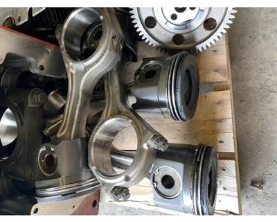 Cummins 320 Engine Rod for a Peterbilt 320