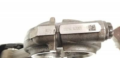 Detroit DD15 Engine Rod for a Freightliner CASCADIA 125