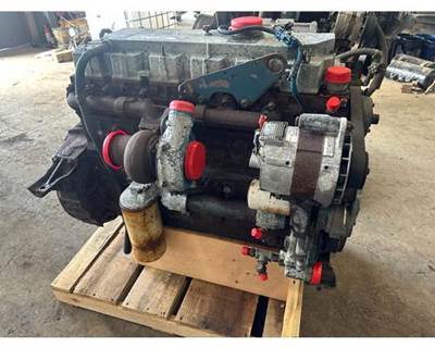 International DT466E Engine