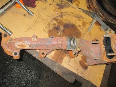 Detroit DD15 Exhaust Manifold for a Freightliner CASCADIA