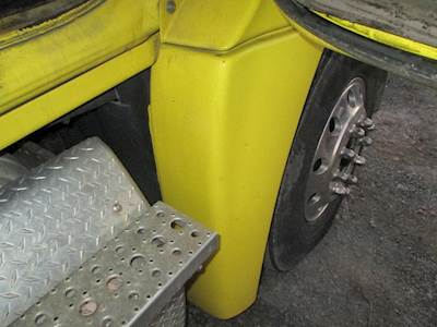 Freightliner Cascadia Right Fender Extension