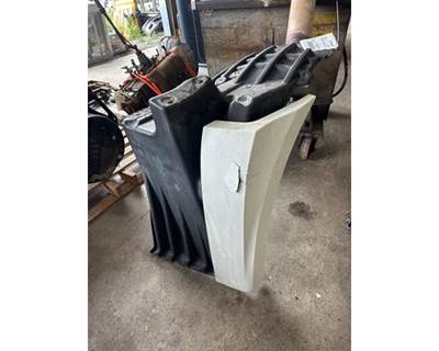 Freightliner Cascadia Right Fender Extension