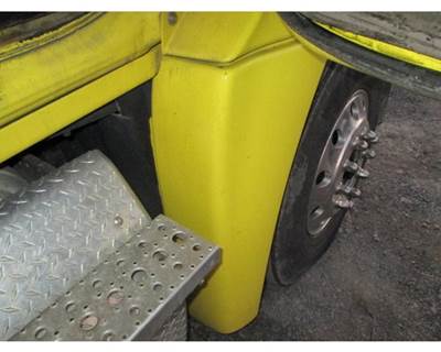 Freightliner Cascadia Right Fender Extension