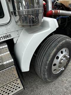 Kenworth T800 Right Fender Extension