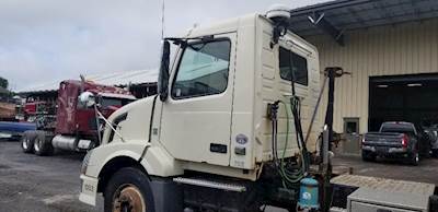 Volvo VNL Left Fender Extension