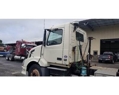 Volvo VNL Left Fender Extension