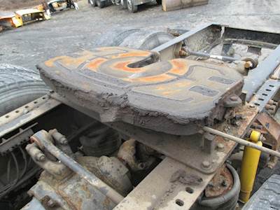 Fontaine STATIONARY Fifth Wheel for a Mack CXU613