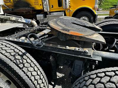 Jost AIR SLIDE Fifth Wheel for a International HX520