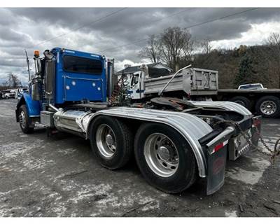 Peterbilt 389 Fifth Wheel