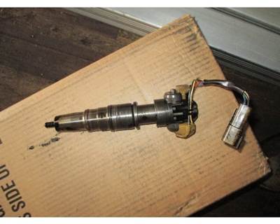 International MaxxForce DT Fuel Injector for a International 4300