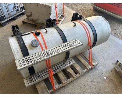 Caterpillar CT660 Left Fuel Tank for a CAT CT660