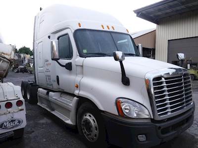 Freightliner Cascadia Right Fuel Tank