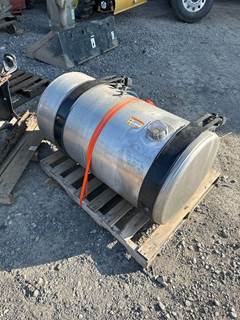 Freightliner Cascadia Right Fuel Tank for a Freightliner CASCADIA 125