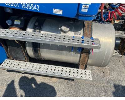 Freightliner Cascadia Left Fuel Tank for a Freightliner CASCADIA 125