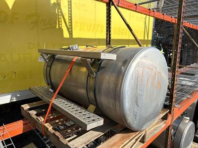 Freightliner Coronado Right Fuel Tank for a Freightliner CORONADO 132