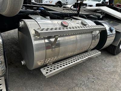 Kenworth T880 Left Fuel Tank for a Kenworth T800