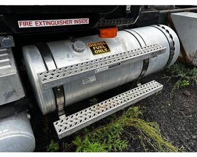 Mack Granite GU713 Right Fuel Tank for a Mack GU713