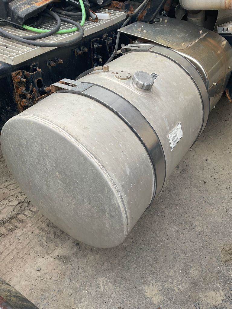 2015 Mack Pinnacle CHU613 Right Fuel Tank for a Mack CXU613 For Sale