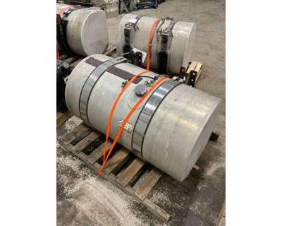 Mack Pinnacle CHU613 Left Fuel Tank for a Mack CXU613