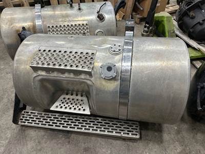 Mack RD688S Left Fuel Tank