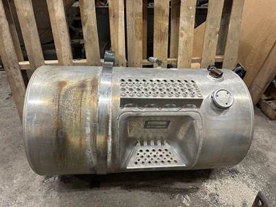 Mack RD688S Right Fuel Tank