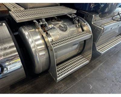 Peterbilt 389 Right Fuel Tank