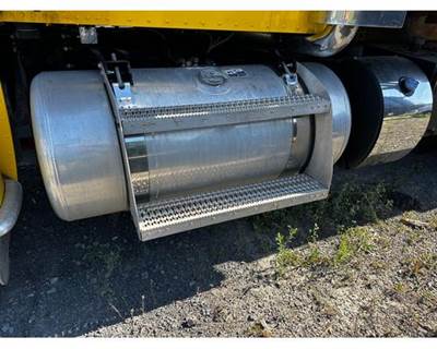 Peterbilt 389 Left Fuel Tank