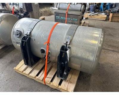 Peterbilt 389 Right Fuel Tank