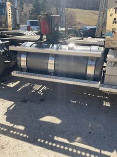 Western Star 4900FA Right Fuel Tank for a Western Star Trucks 4900 FA