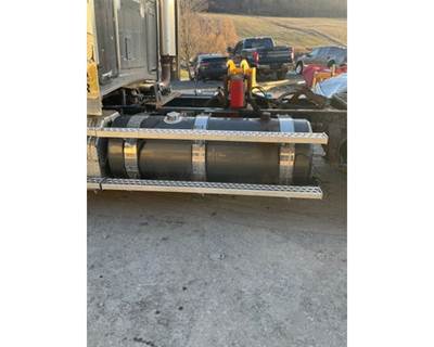 Western Star 4900FA Left Fuel Tank for a Western Star Trucks 4900 FA