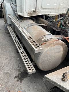 Western Star 4900SA Left Fuel Tank for a Western Star Trucks 4900 SA