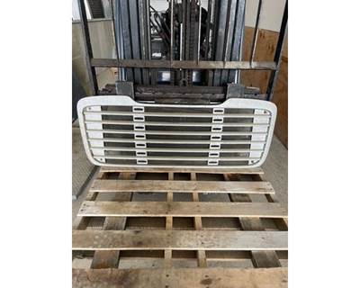 Freightliner M2 106 Grille