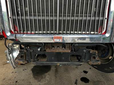 International 9900i Right Grille