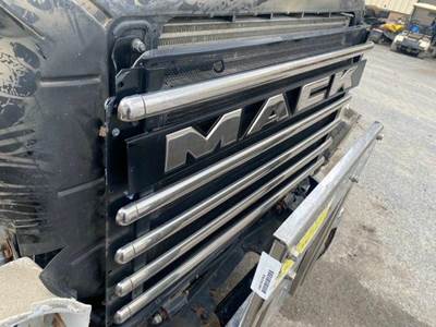 Mack Granite GU713 Grille for a Mack GU713