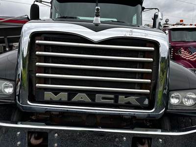 Mack Granite GU713 Grille for a Mack GU713