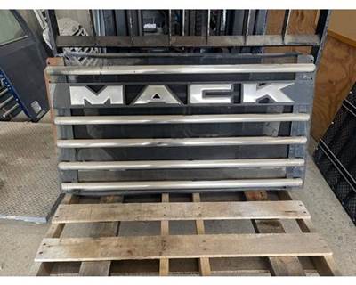 Mack Granite GU713 Grille